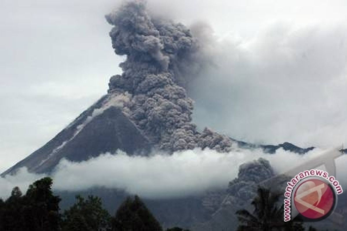 Gunung Lakon, Sulut meletus