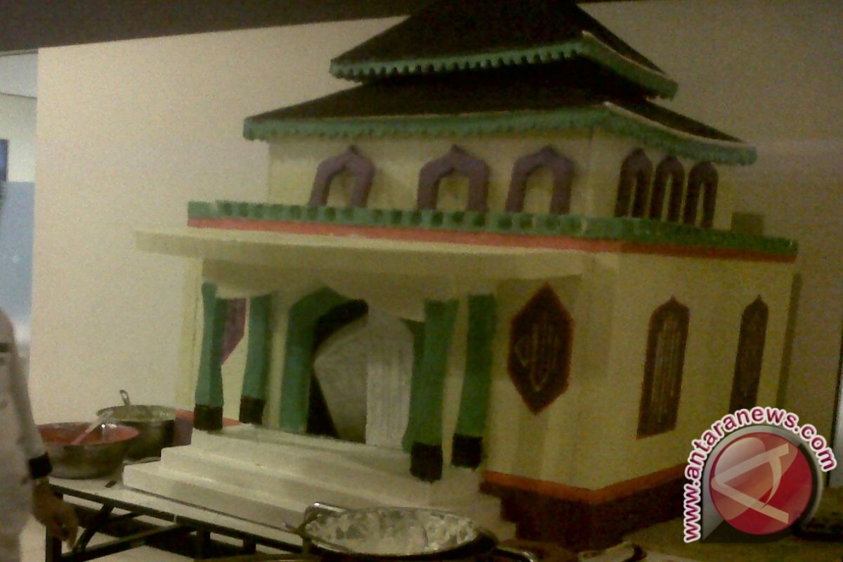 Hotel Aston Buat Miniatur Masjid Dari Coklat