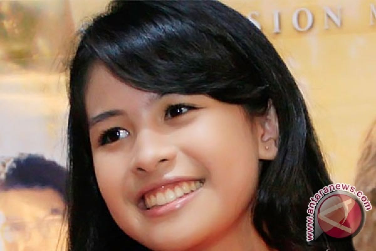 Maudy Ayunda doyan selfie