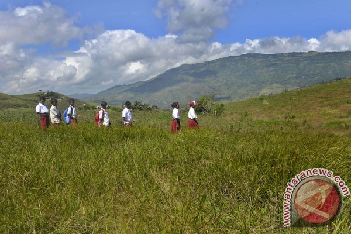 Relawan pengajar Kitong berbagi ilmu ke pedalaman Kupang