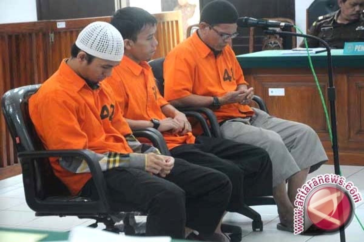  Tiga Terdakwa Teroris Bom Divonis Lebih Ringan