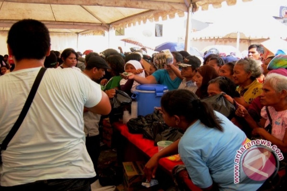 Masyarakat Kota Ambon Serbu Pasar Murah