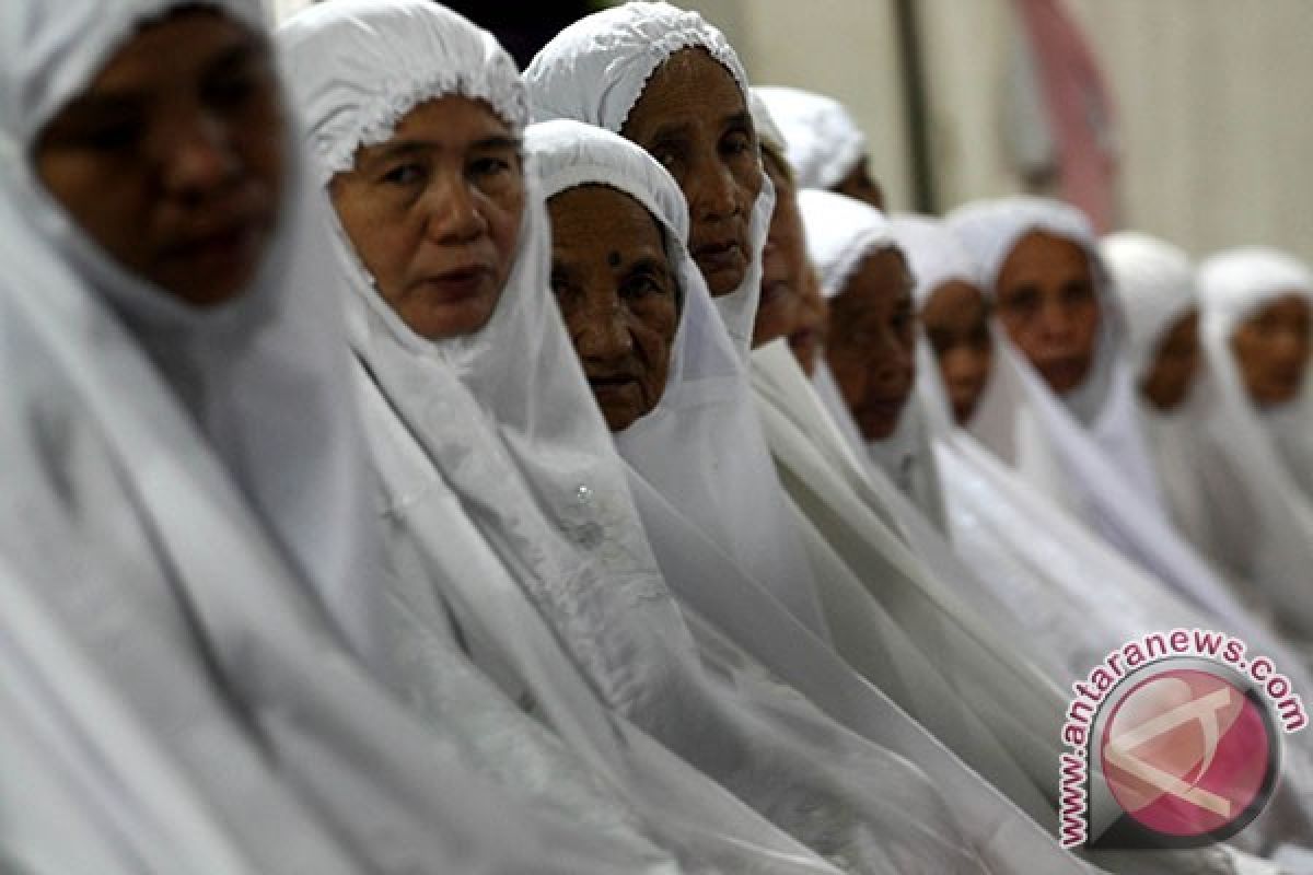 Jemaah Tarekat Naqsabandiyah berlebaran Minggu