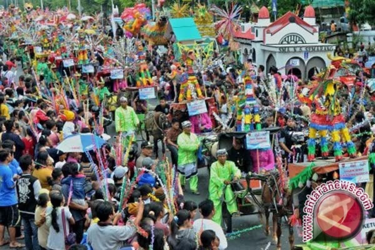 Tetabuhan bedug awali karnaval seni budaya "dugderan" 