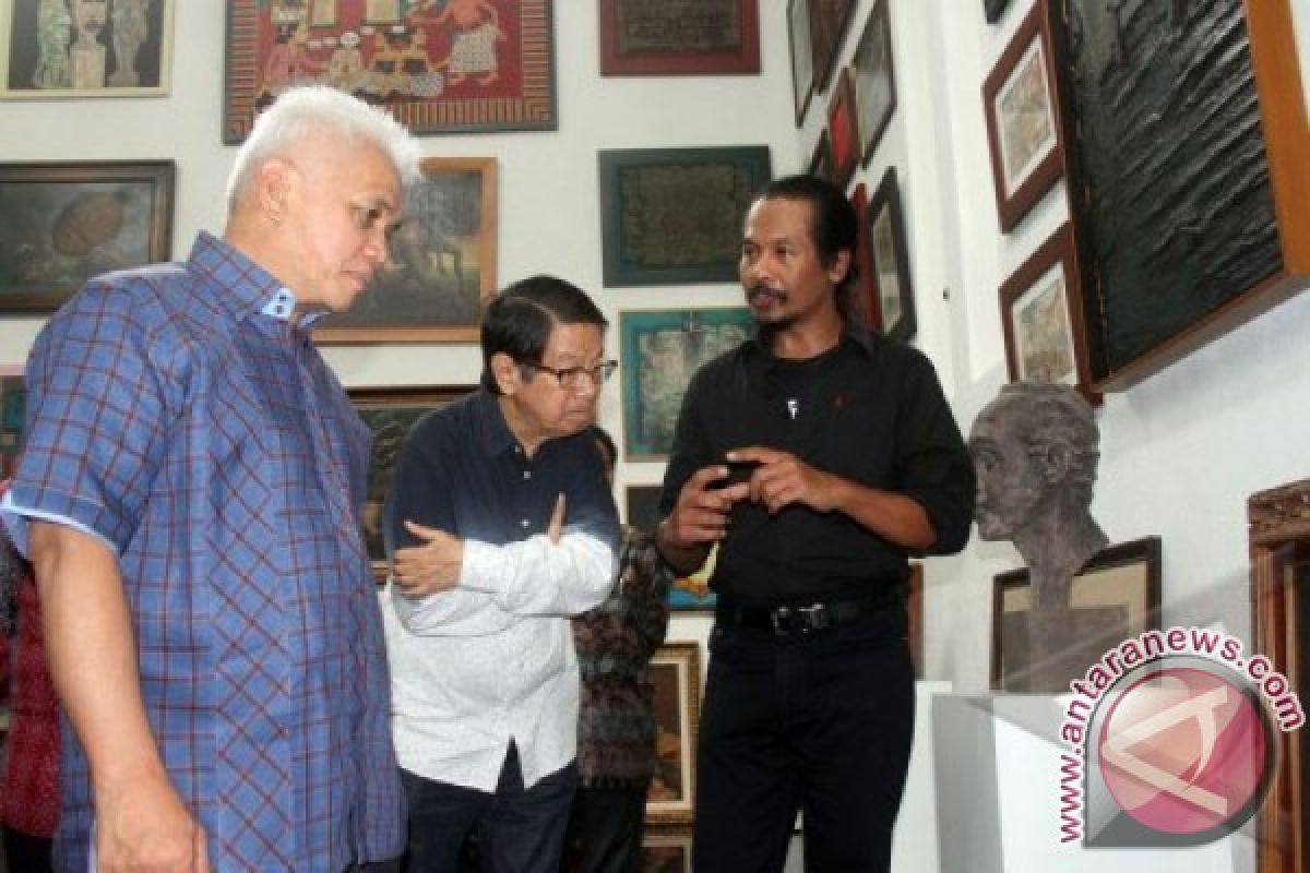 Hatta Rajasa biasanya kunjungi museum gedung kesenian 