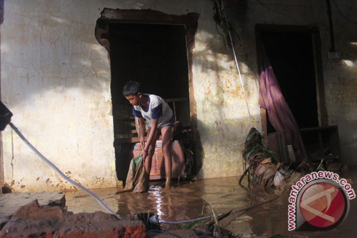 Korban banjir di Malang mulai terserang penyakit