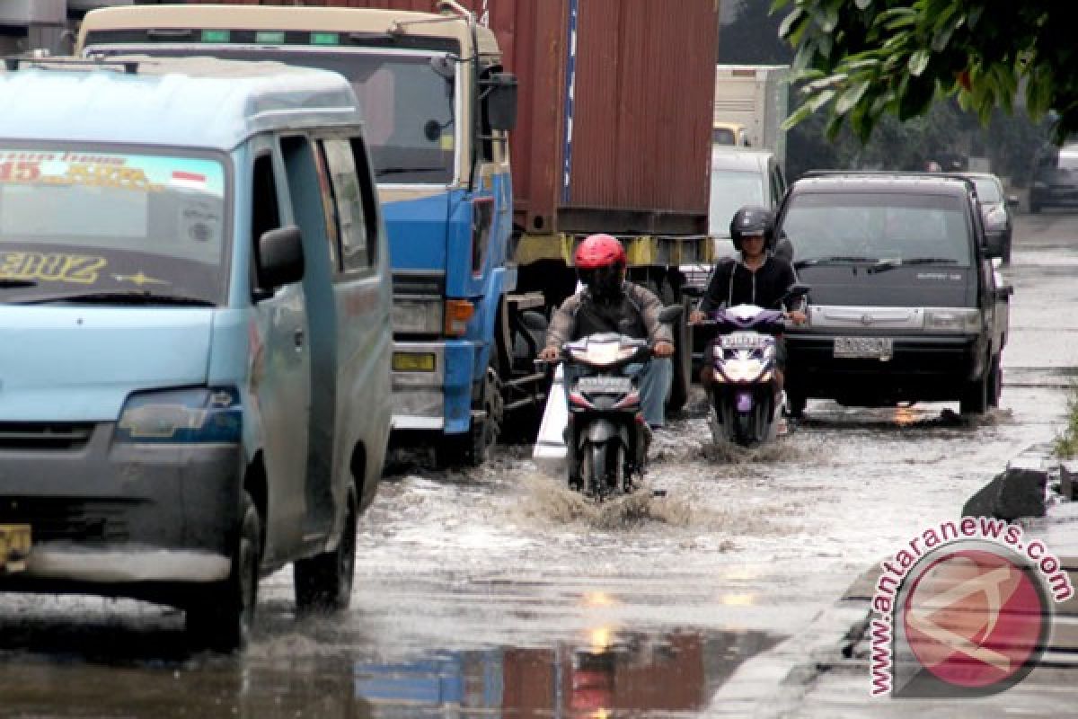 Jakarta diguyur hujan, 19 titik genangan