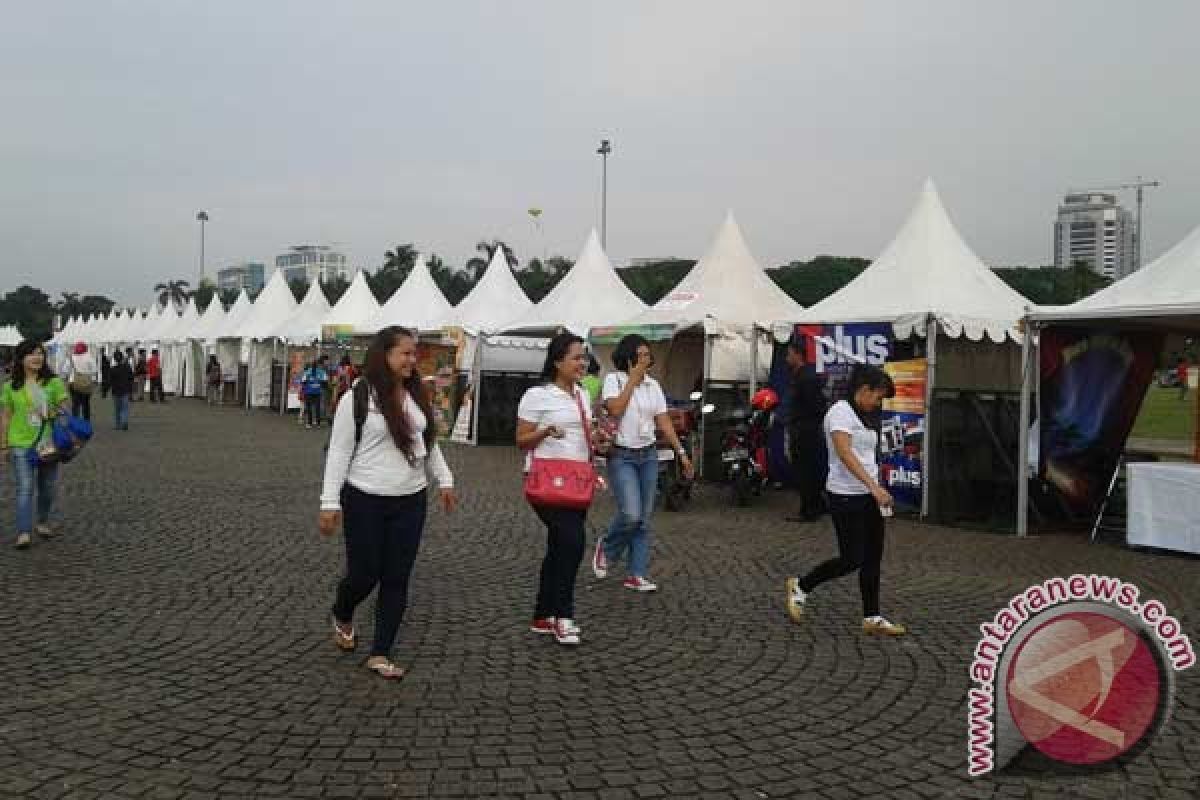 Ada toge goreng dan selendang mayang di Monas Fair 2013   