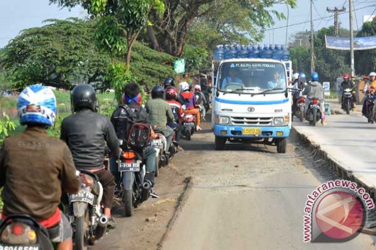 Jalur mudik Tangerang masih rusak