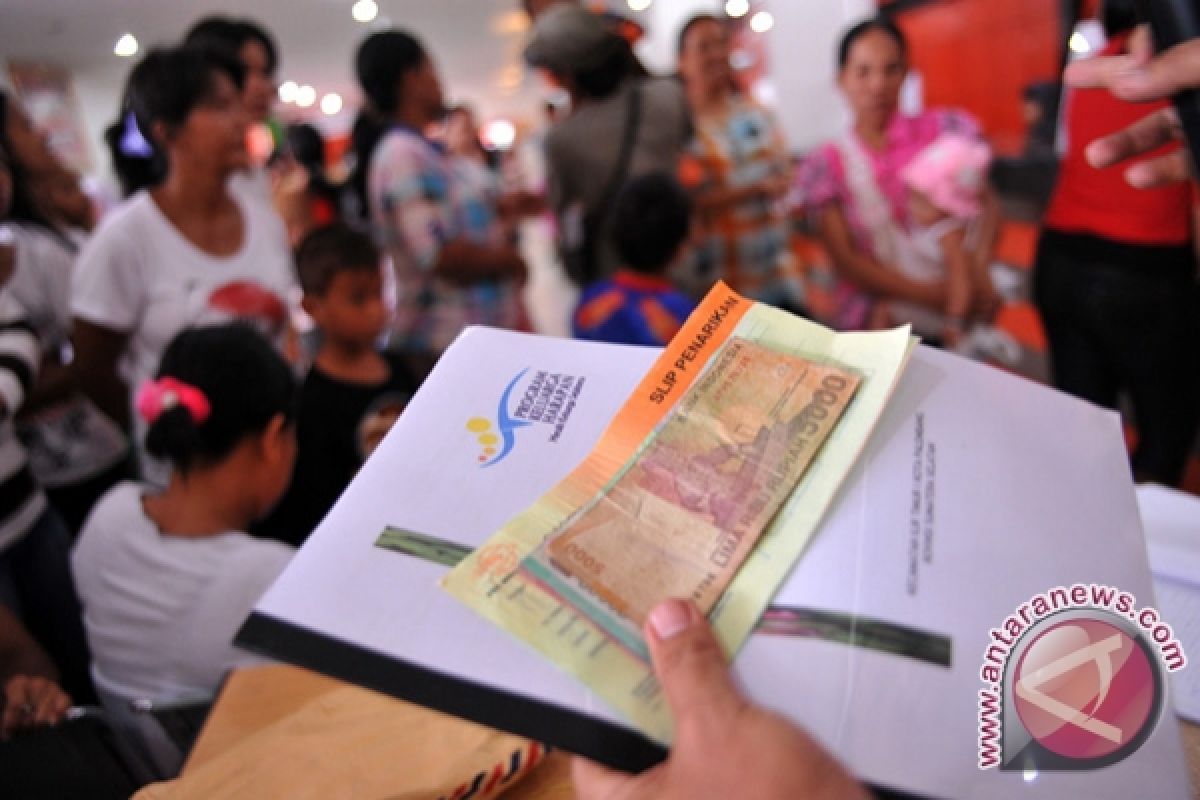 Warga Palembang manfaatkan PKH untuk biaya sekolah anak