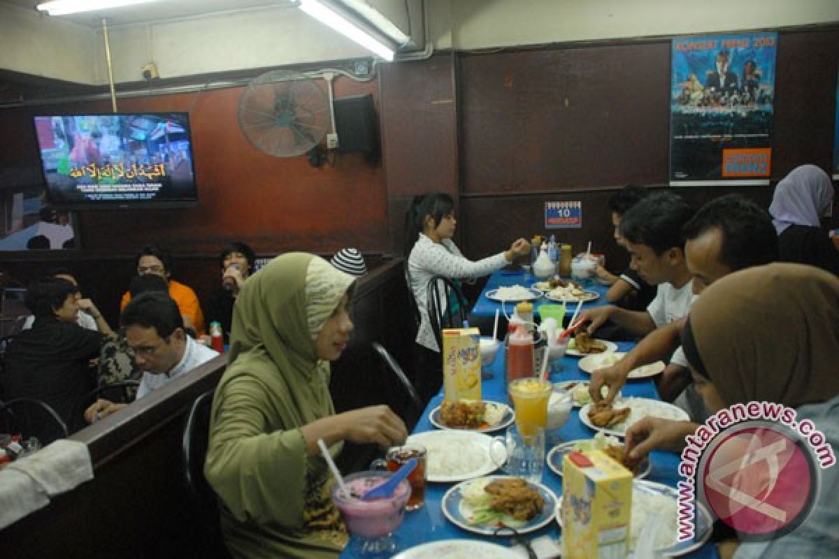 Makan lebih sedikit saat berbuka baik untuk tubuh