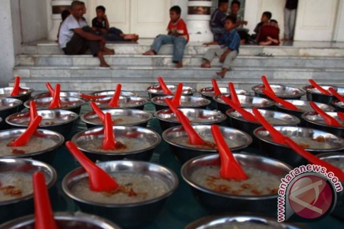 Selama Ramadhan Islamic Centre Lhokseumawe bagikan kanji rumbi