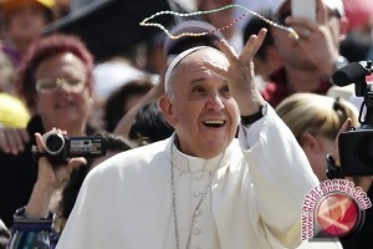 Vatikan Bekukan Dana Pastor Terduga Penyelundup Uang