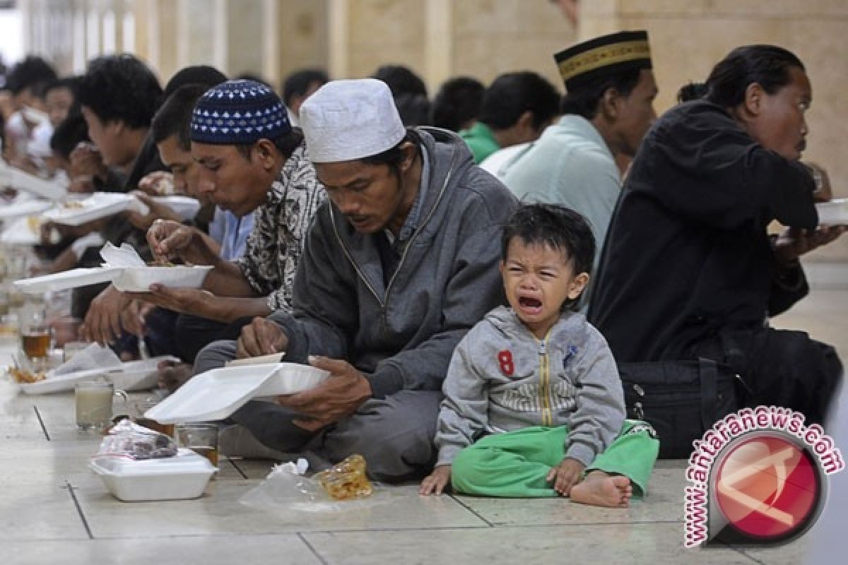 Berbuka Puasa Di Masjid  Niujie Beijing