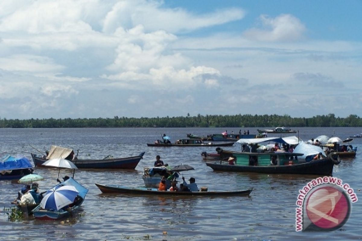 Kalbar Bantu Mesin Kapal Nelayan Pesisir 