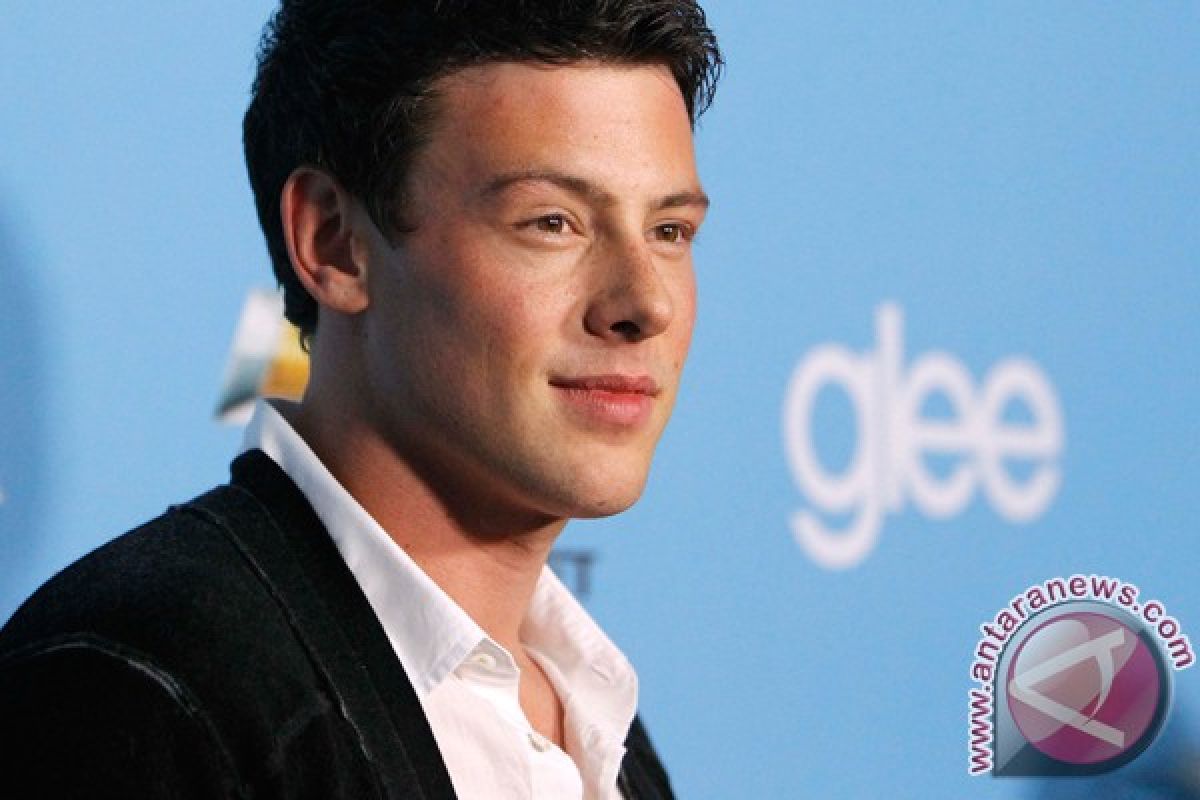 `Glee` cast, producers hold private memorial for Cory Monteith