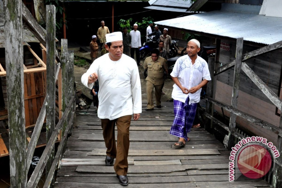 Bupati HSU Keliling Masjid