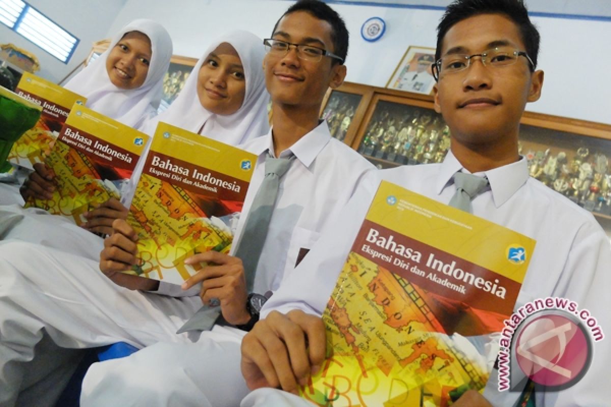 Government Make 2013 Curriculum Textbook Free 
