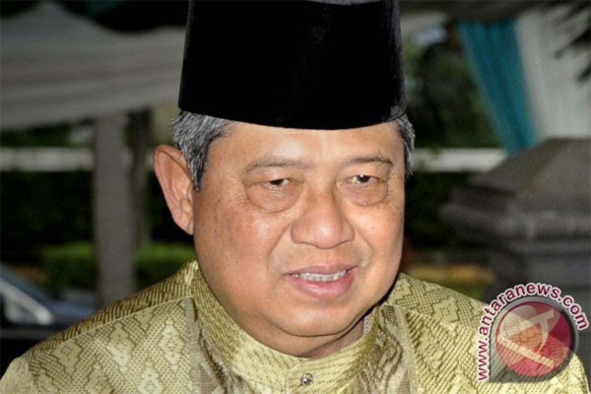 Presiden SBY pantau arus mudik di Stasiun Senen