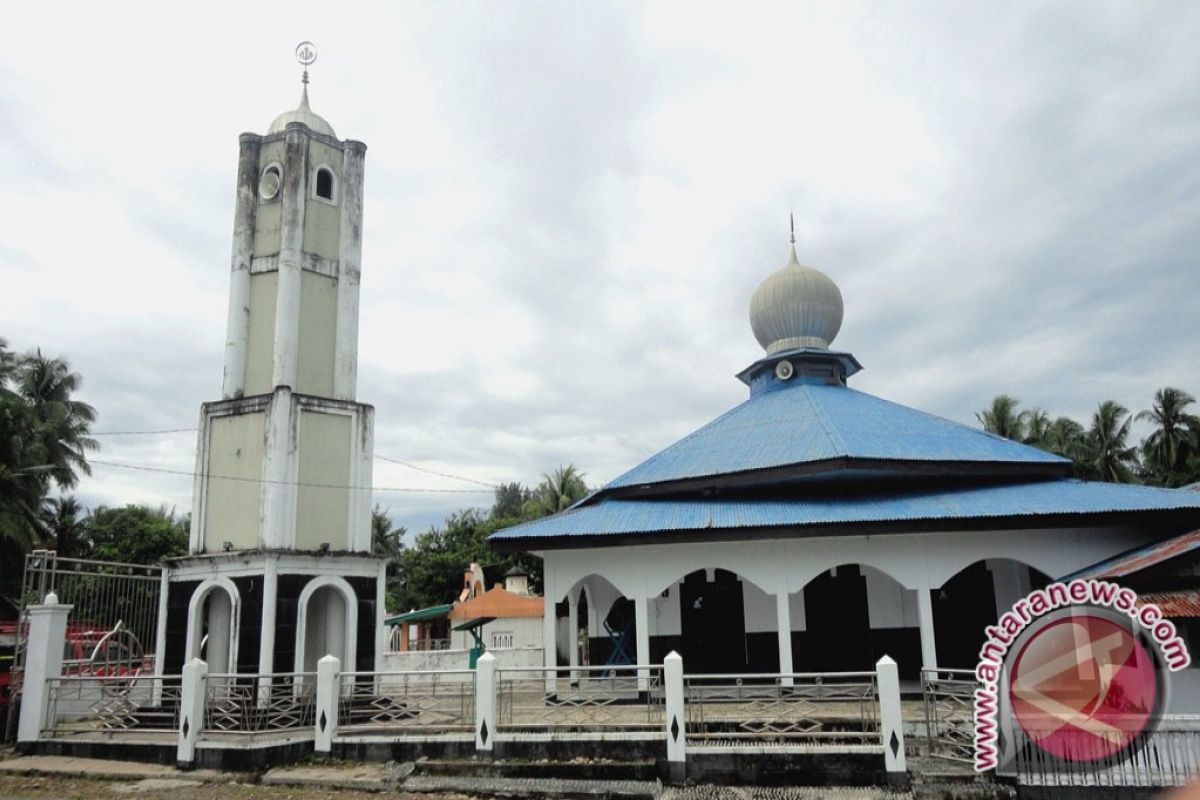 Mukomuko bantu perlengkapan ibadah 30 masjid