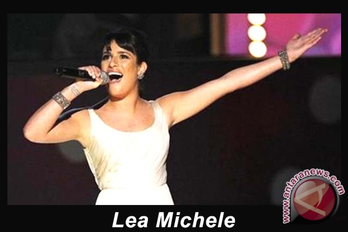  Lea Michele Berduka Bersama Keluarga Monteith