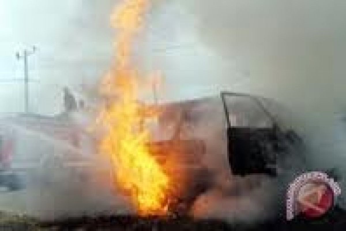Mobil Aktivis Antikorupsi Dibakar Orang Tak Dikenal