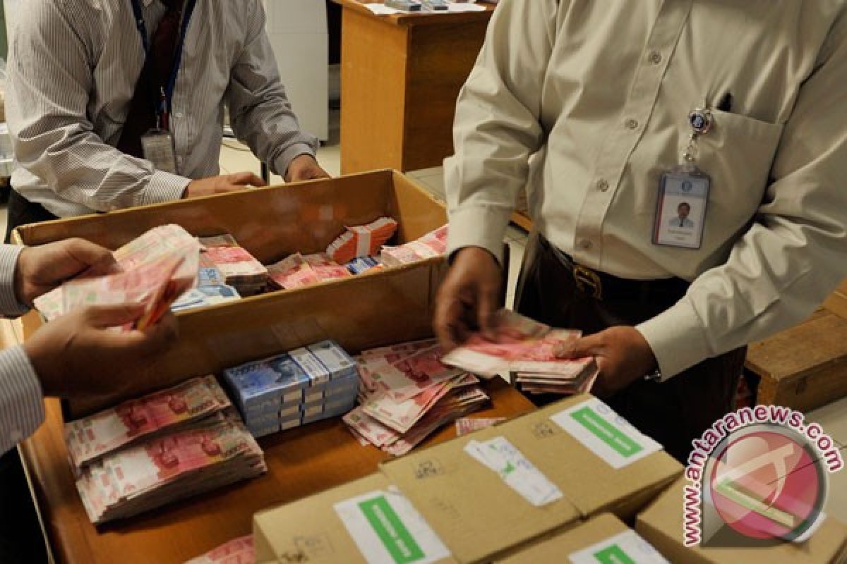 Cash requests soared in Riau during election BI