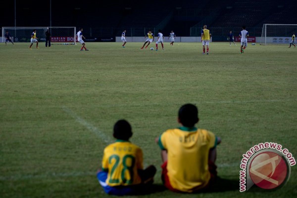 Fans harap timnas beri perlawanan