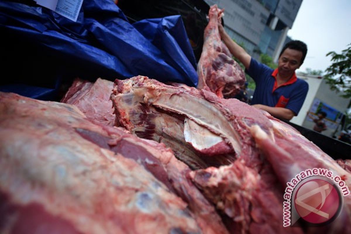Bulog distribusikan 10 ton daging di Bandung