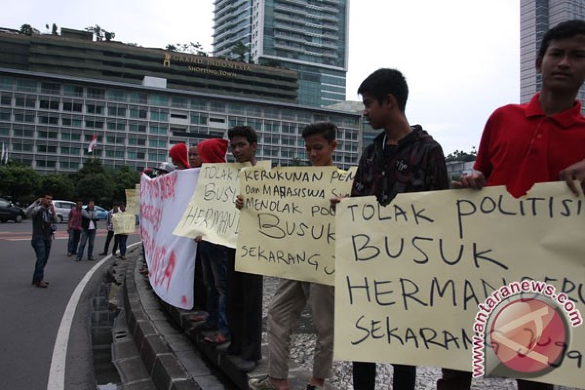 Jokowi warns people of bad politicians