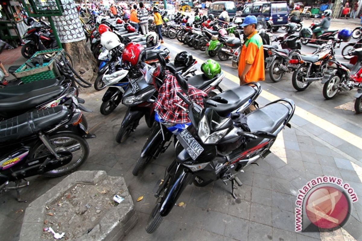 Area parkir PMPS hanya untuk sepeda motor 