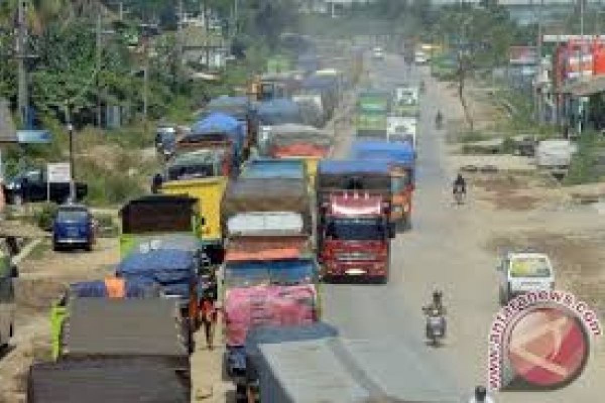 Jalan Lintas Timur Sumatera Gelap dan Minim Rambu Lalu Lintas