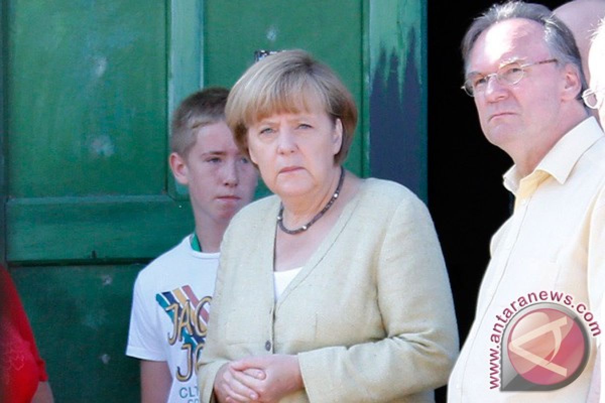 Merkel desak warga Jerman terima pengungsi Suriah