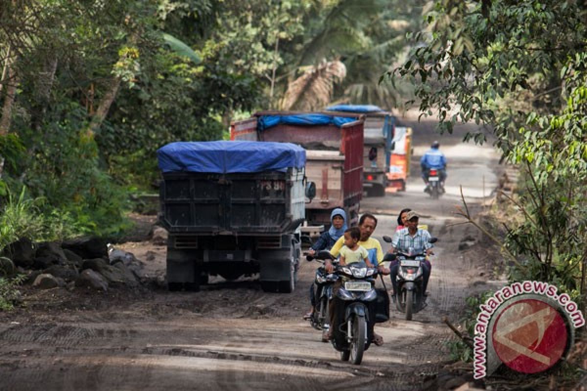 Yogyakarta govt to repair 50 km of Merapi evacuation road