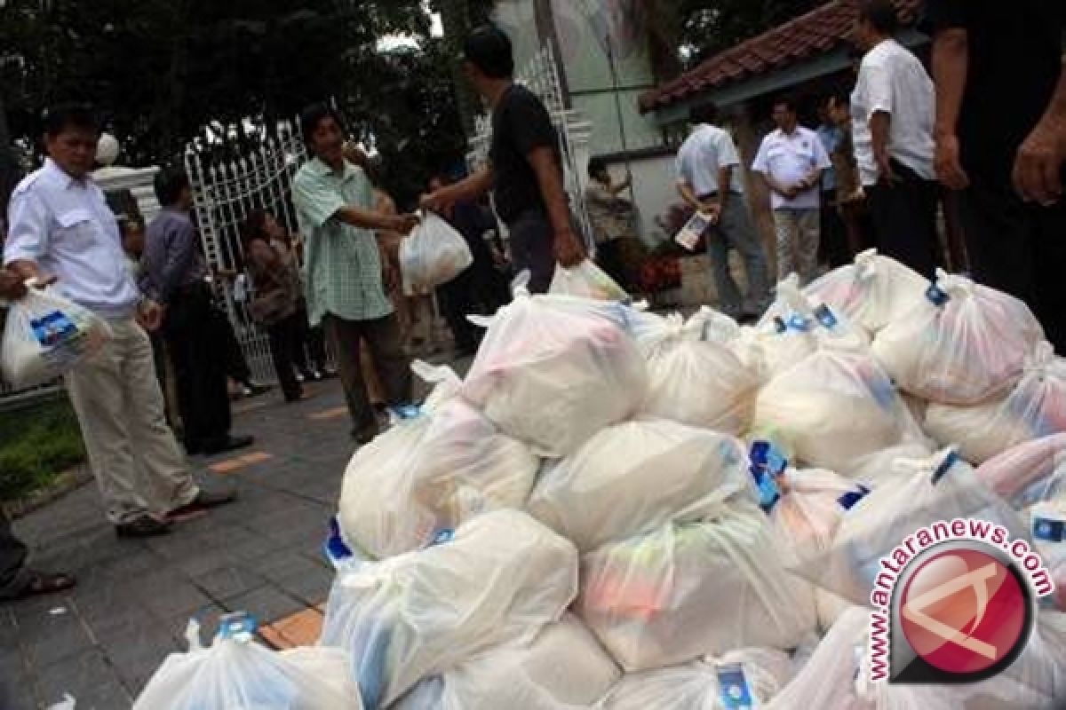 Dinsos  Bantu Kotabaru 1.500 Paket Sembako