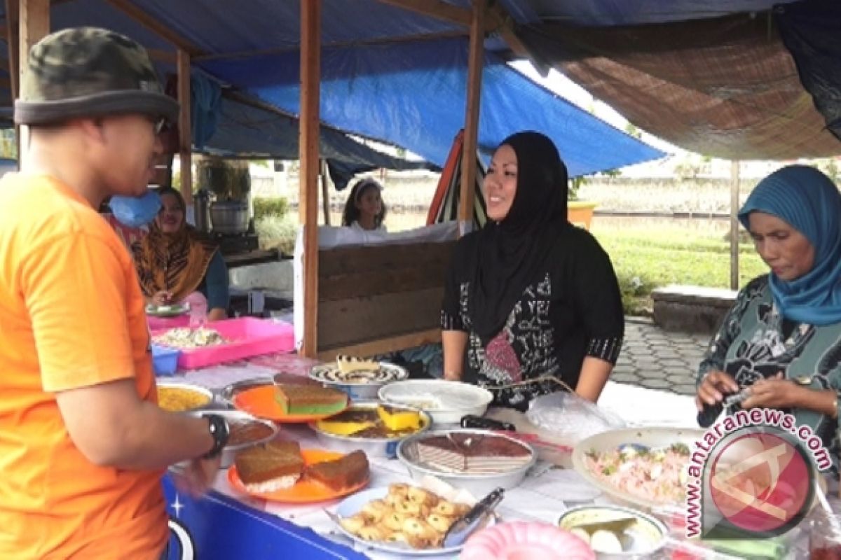 Berburu Takjil di Pasar Ramadhan