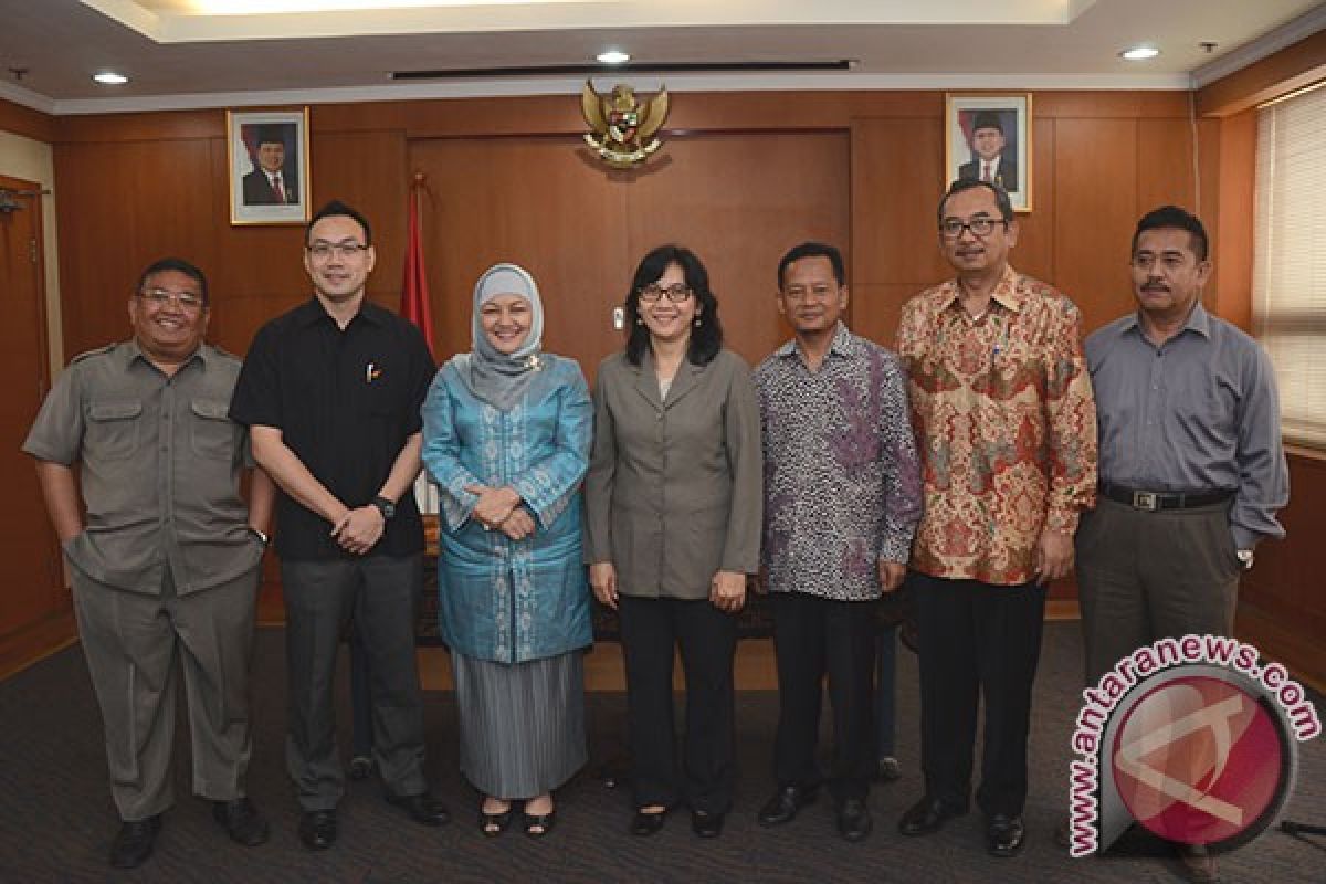 3.000 IKM gula dapat bantuan ubin keramik