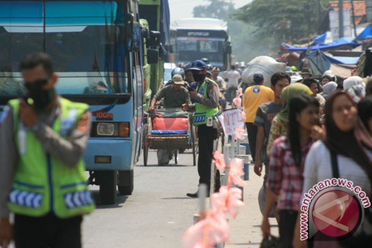 Tiga pasar tumpah hambat arus mudik di Tangerang