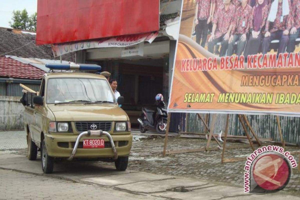 Satpol PP Bontang Tertibkan Reklame Bodong