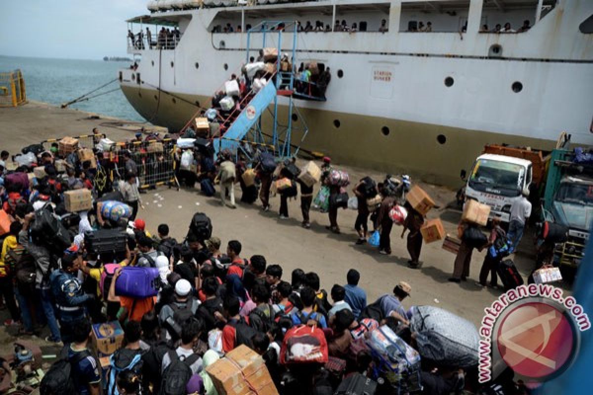 Pemudik jalur laut diminta waspadai gelombang tinggi