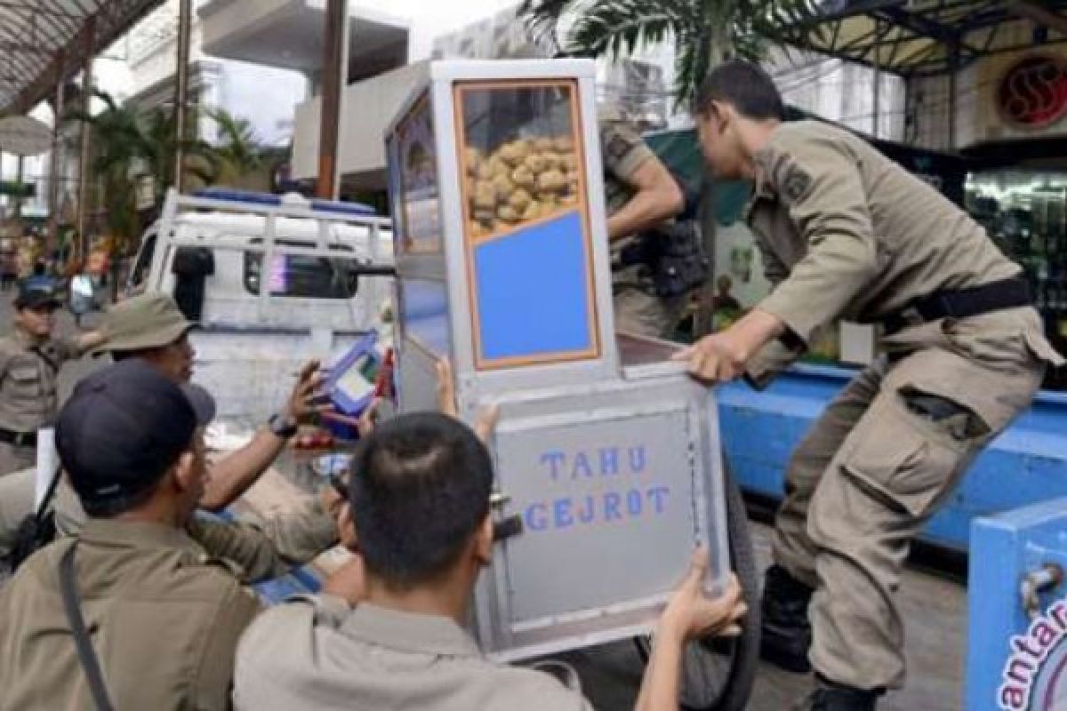 Cagub Riau: Pedagang Kaki Lima Harus Dibina