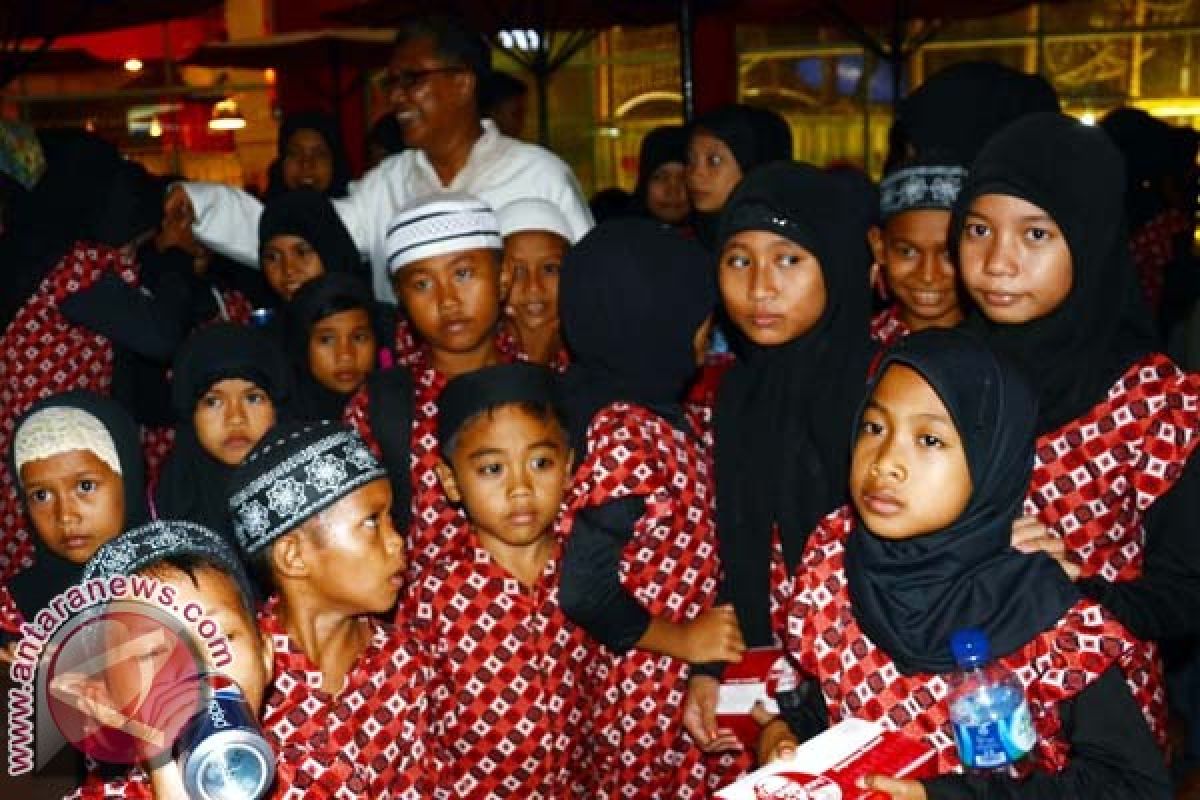 Anak Yatim Makassar Buka Bersama Yugo Community 