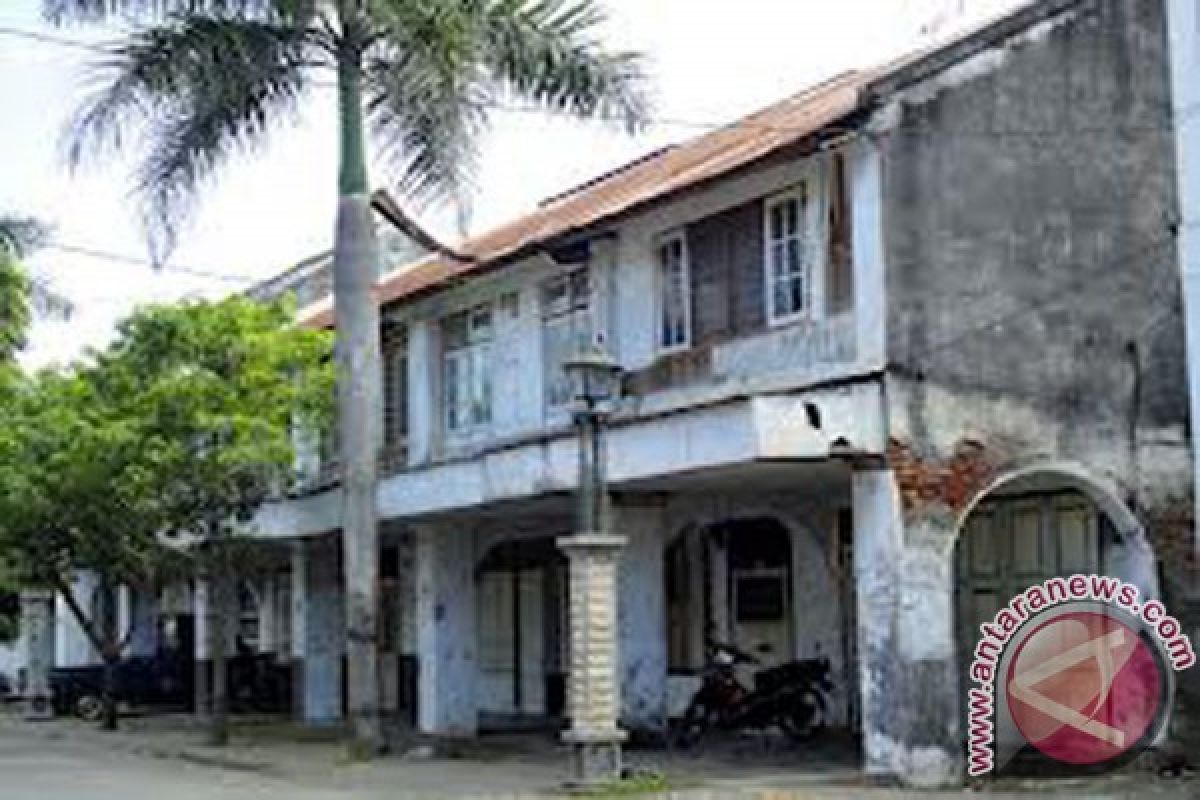 Pemkot renovasi bengunan di kota tua ampenan