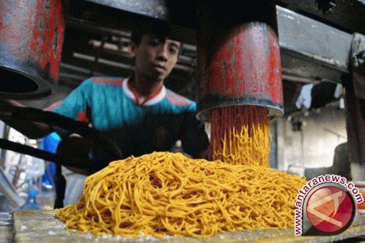 Warga Bogor Masak Mi Glosor Meriahkan Ramadhan 