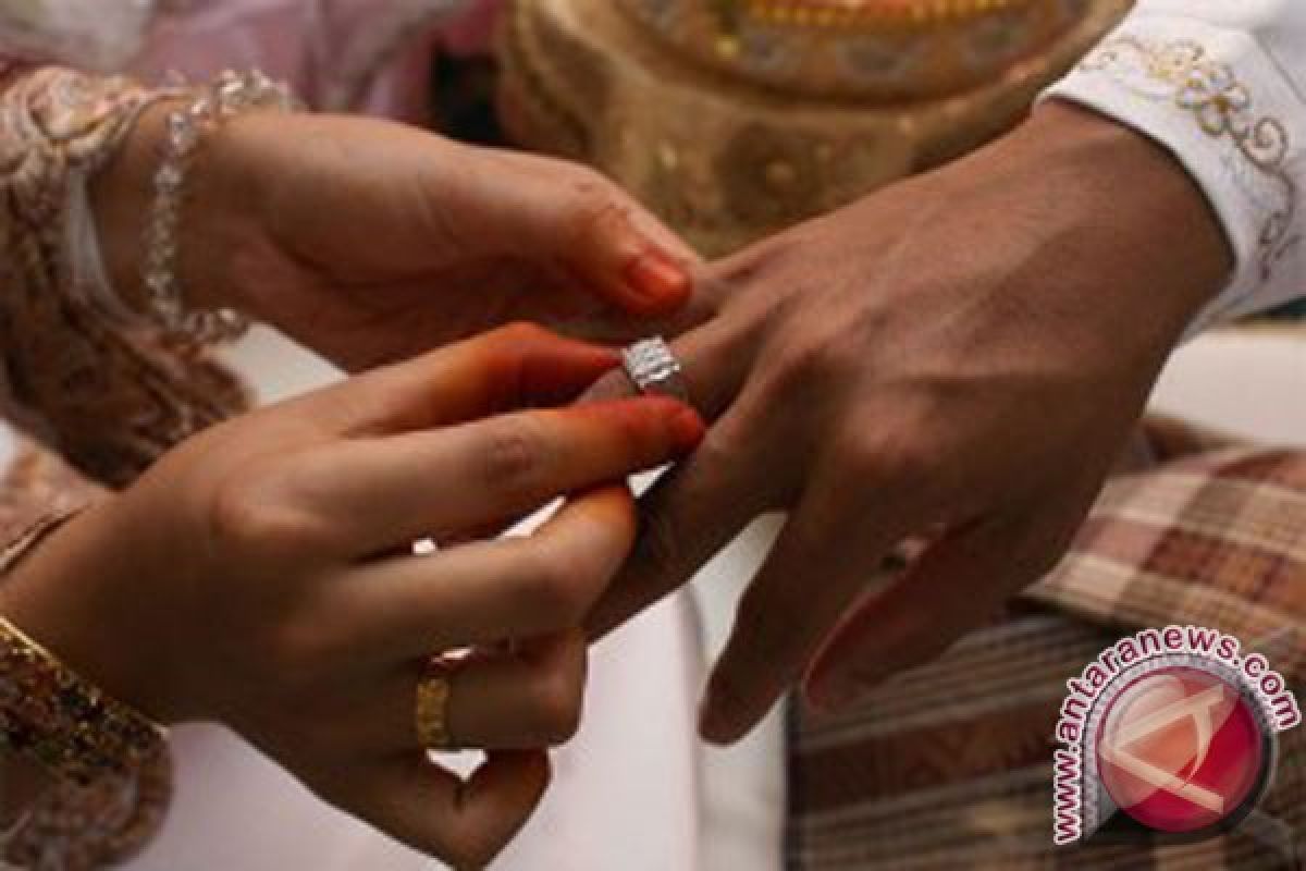 Tradisi nikah massal santri Ponpes Nurul Iman