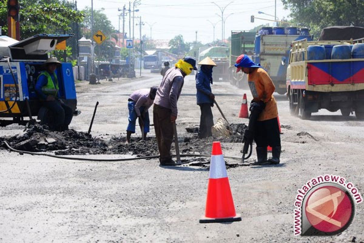 Bekasi Mulai Tambal Lubang Jalan Mudik