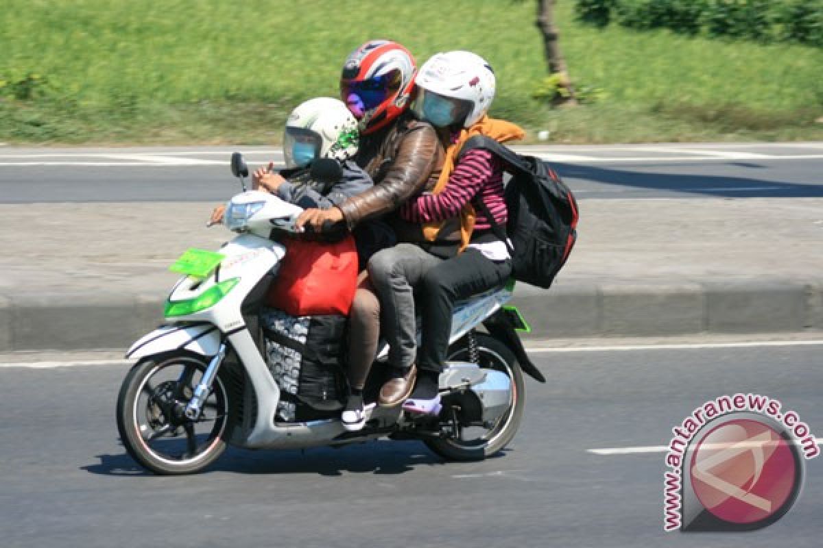 Pemudik bermotor di Bekasi berkurang