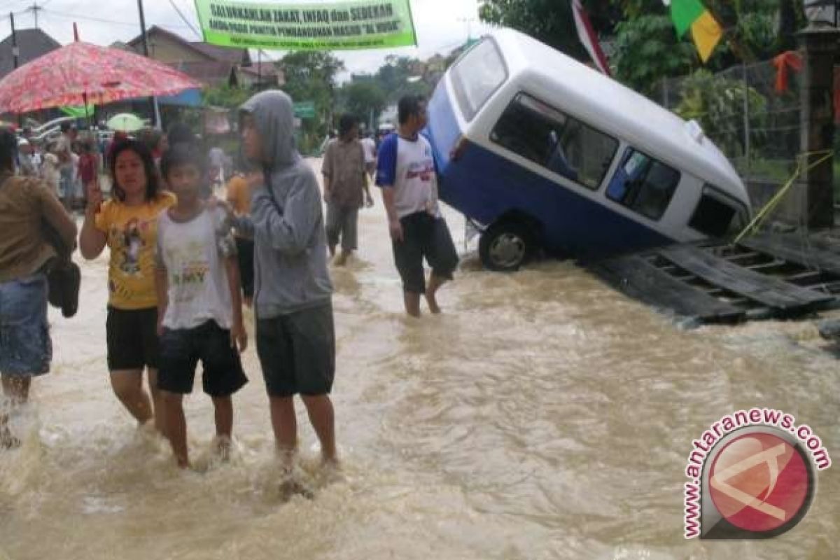  Warga Keluhkan Banjir, Jalan Rusak dan Sengketa Lahan
