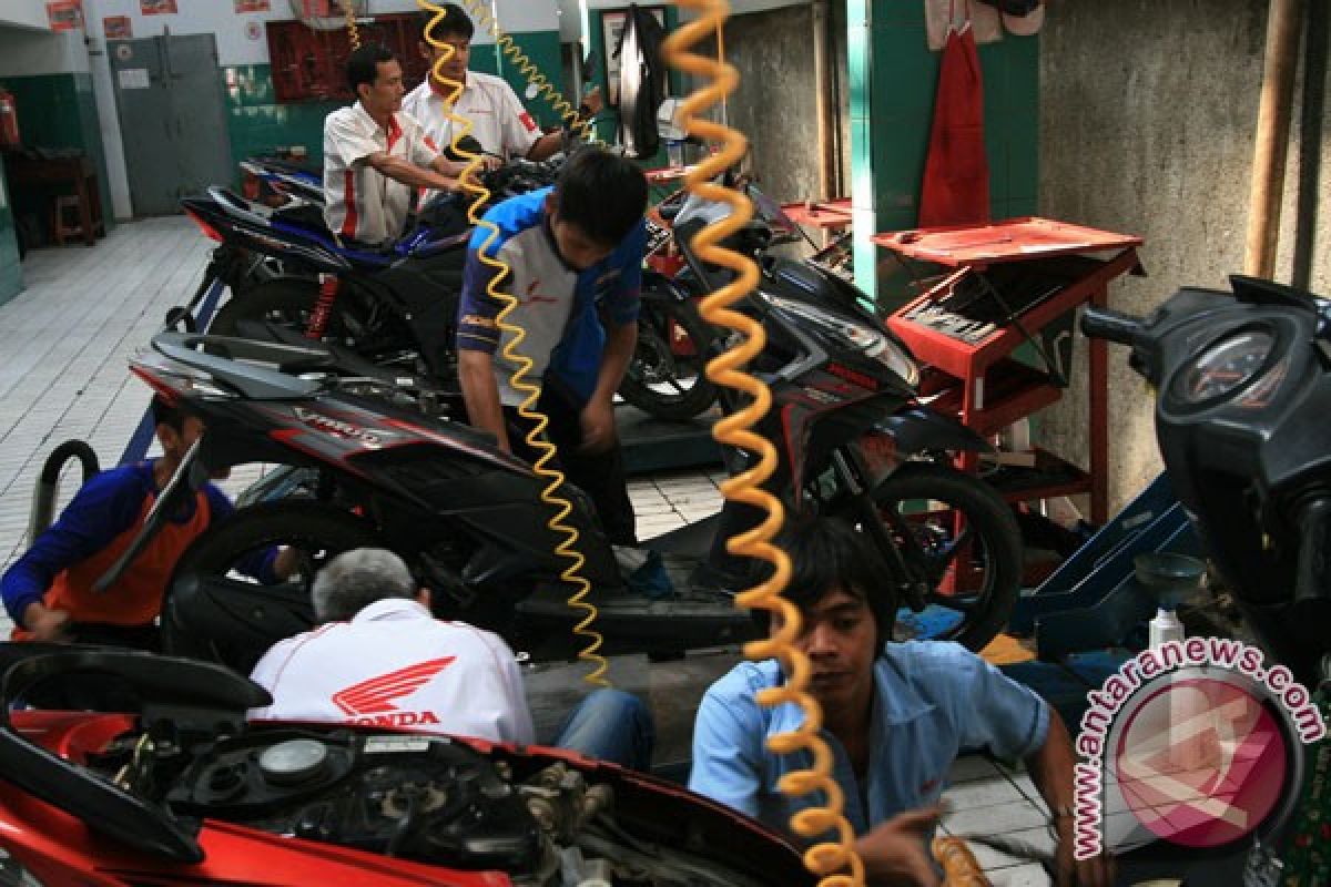 Pengunjung bengkel motor meningkat saat Ramadhan