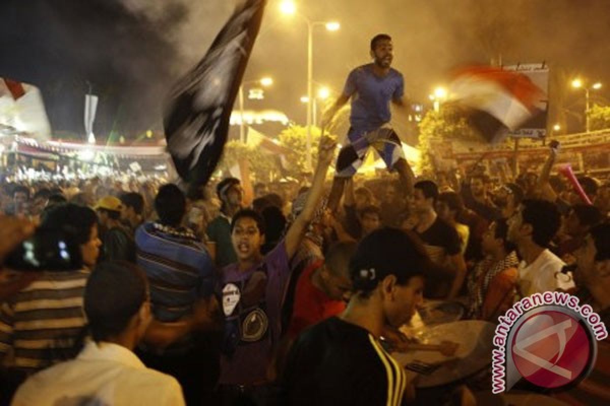 Pendukung Moursi berunjuk rasa pada saat Idul Fitri